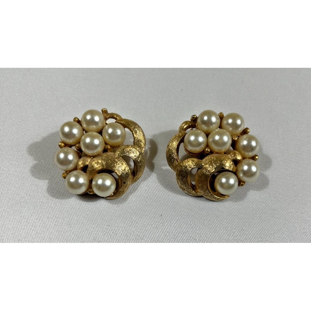 Vintage Gold Tone Faux Pearl Cluster Clip On Earrings Textured Ribbon MCM Style